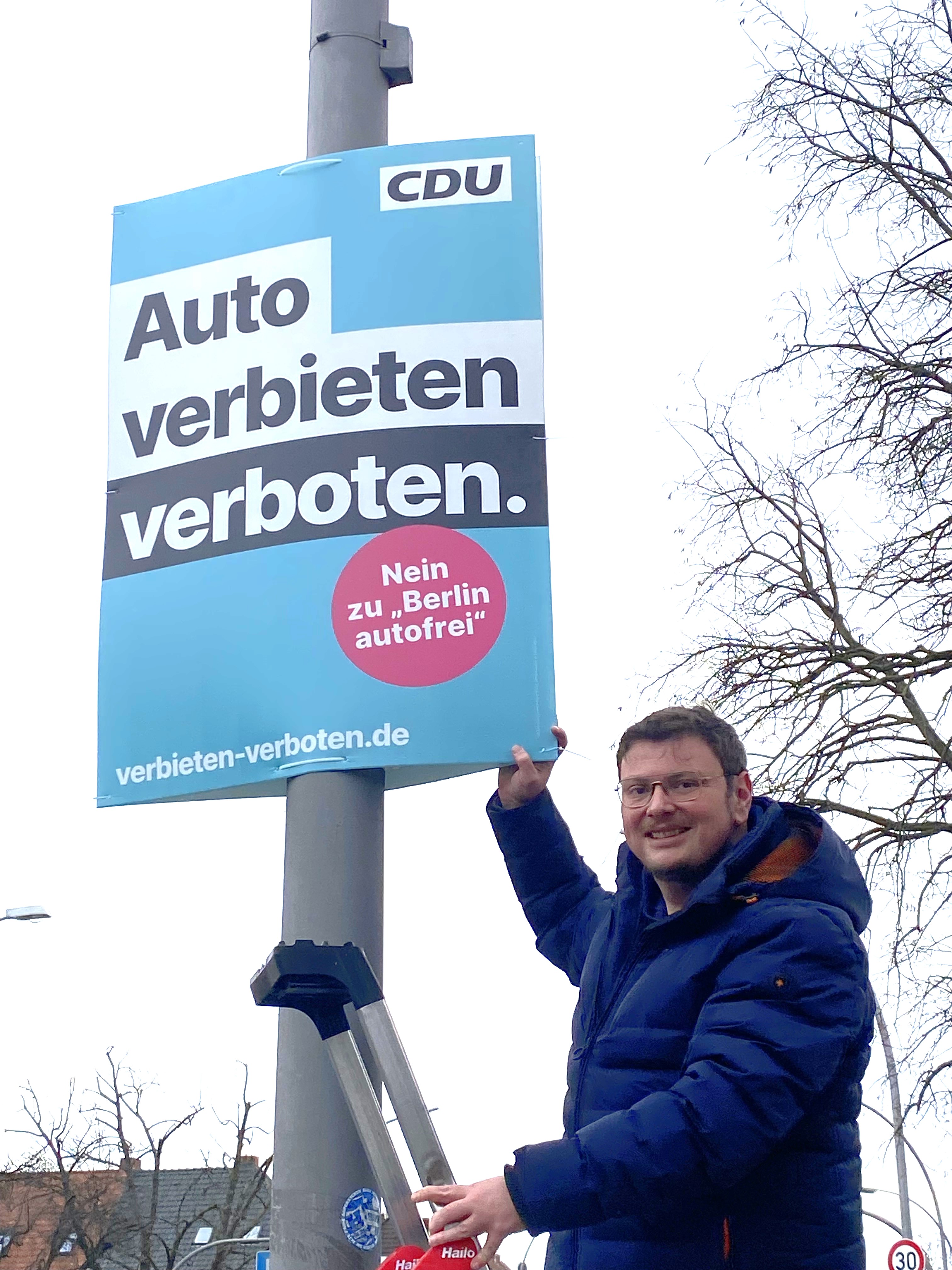 Das Autoverbot wurde erfolgreich abgewendet, jetzt wird als n�chstes f�r die Abgeordnetenwahl plakatiert.